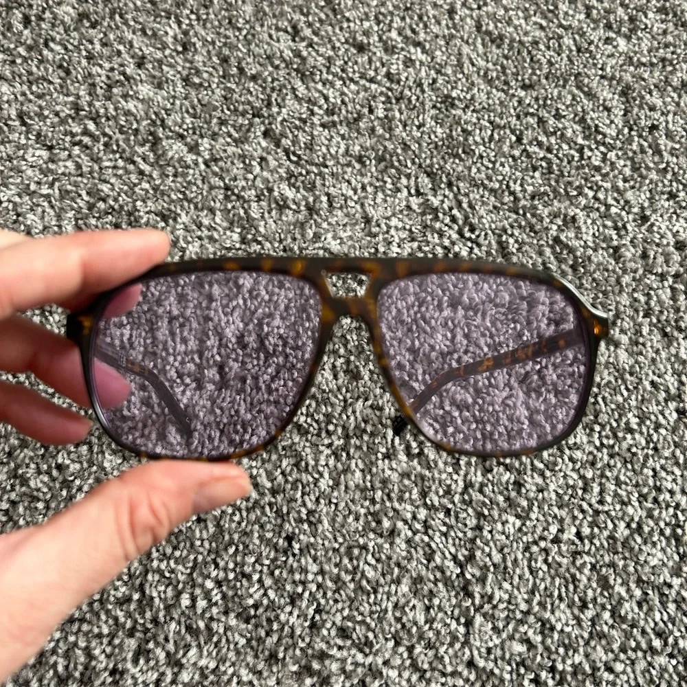 Women’s tortoise shell aviator glasses with a lavender tint - Picture 3 of 3